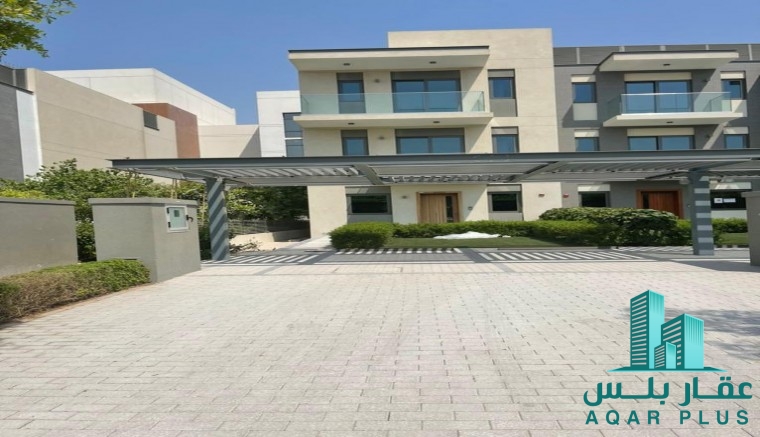 تاون هاوس بأطلالة برج خليفة