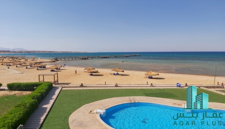 شاليه علي البحر بحمام  سباحه 