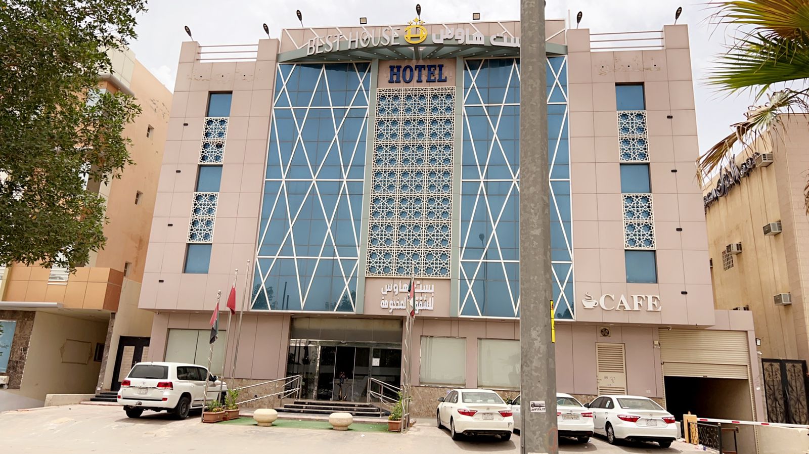 للبيع عمارة  تجاريه شقق فندقية الرياض