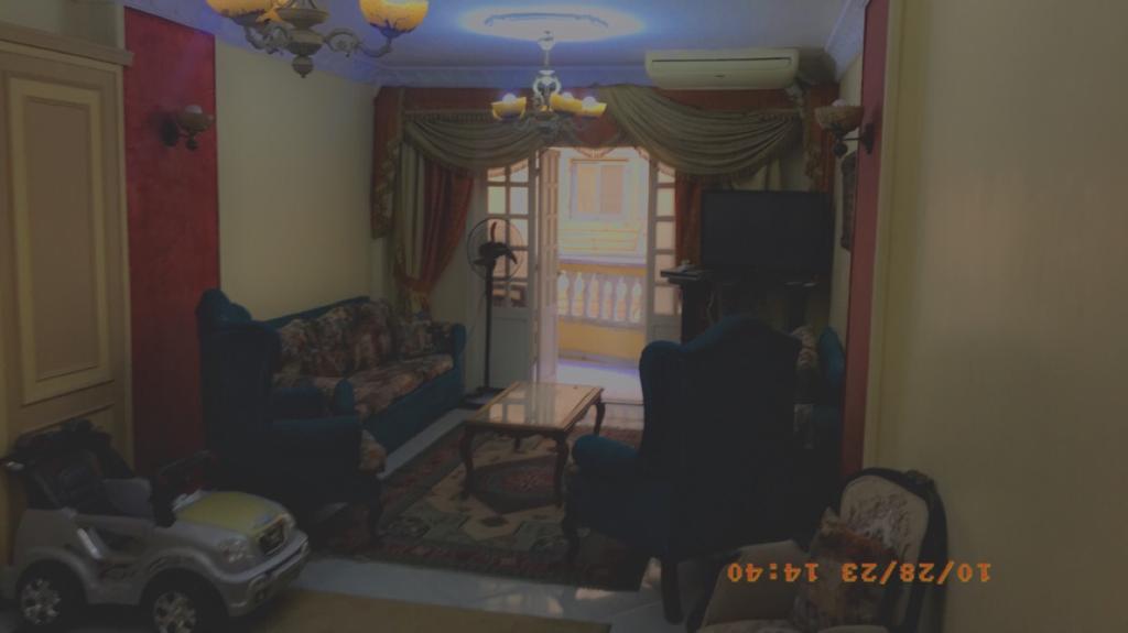 شقة يأطلالة بحرية للبيع بالمندرة بحري