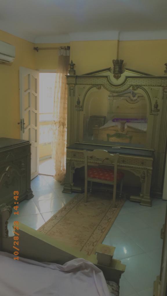 شقة يأطلالة بحرية للبيع بالمندرة بحري