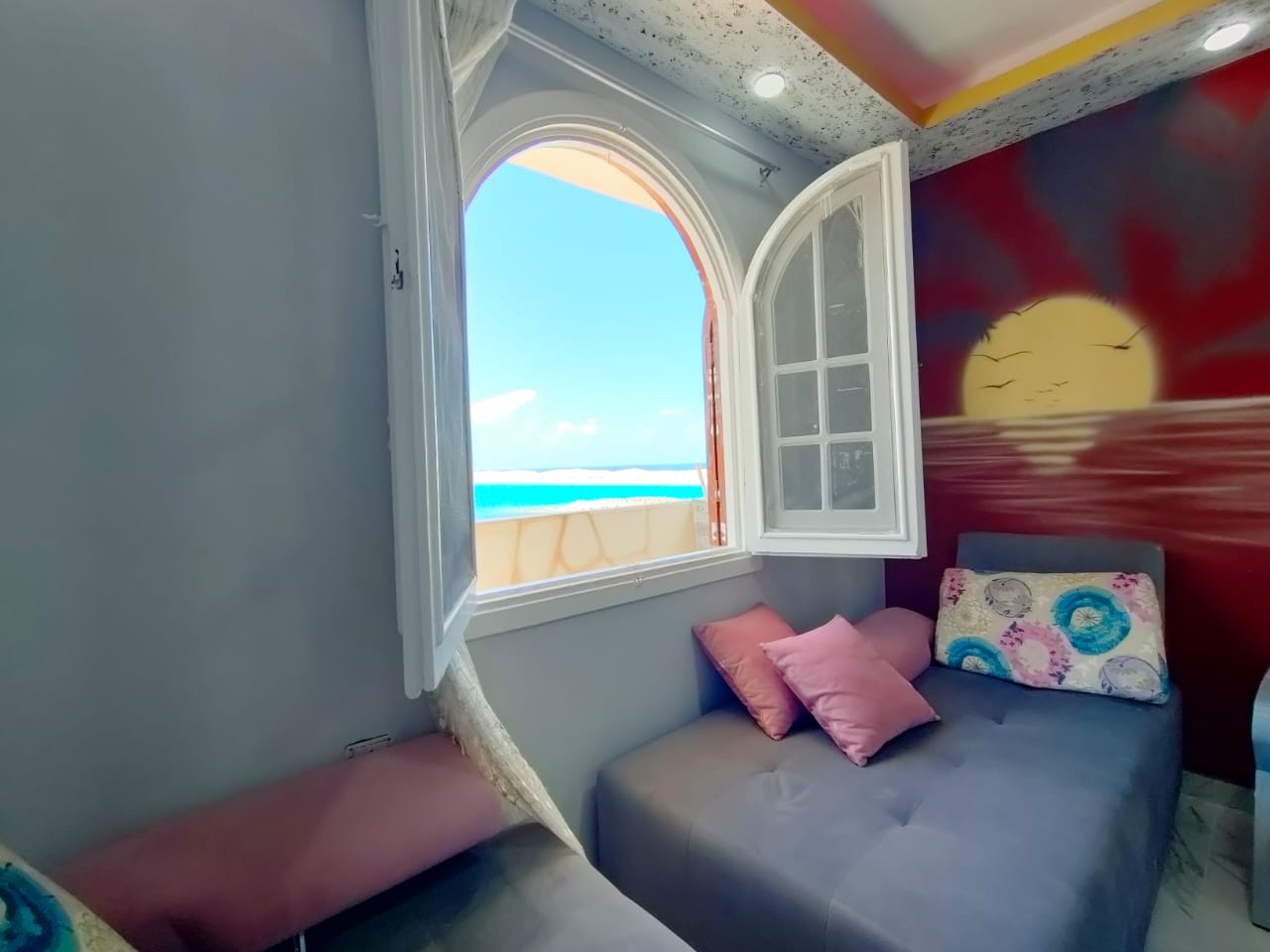 رووف لقطة بأطلالة بحرية للبيع  بمطروح