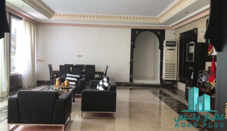 فيلا كبيرة مع حوض سباحة للكراء