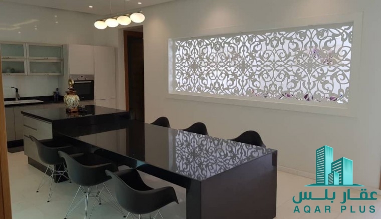 فيلا كبيرة مع حوض سباحة للكراء