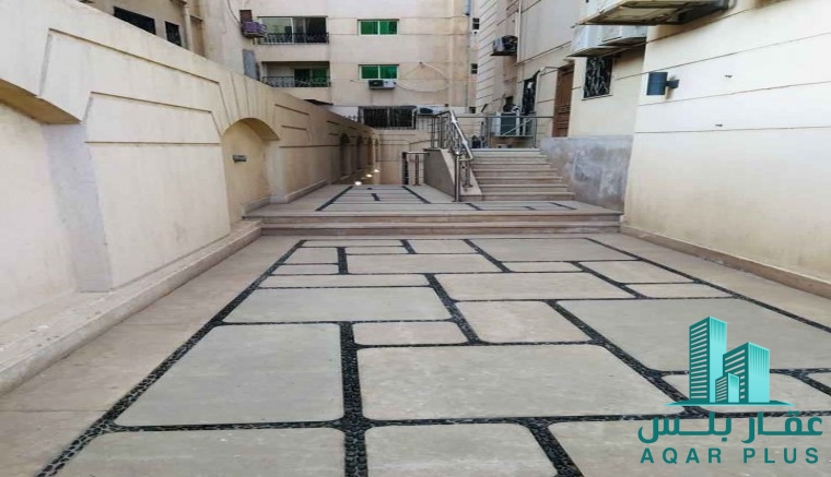فرصه على شارع التسعين الشمالى 