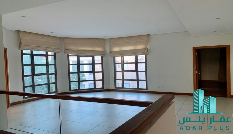 للإيجار فيلا راقية في رفاع فيو