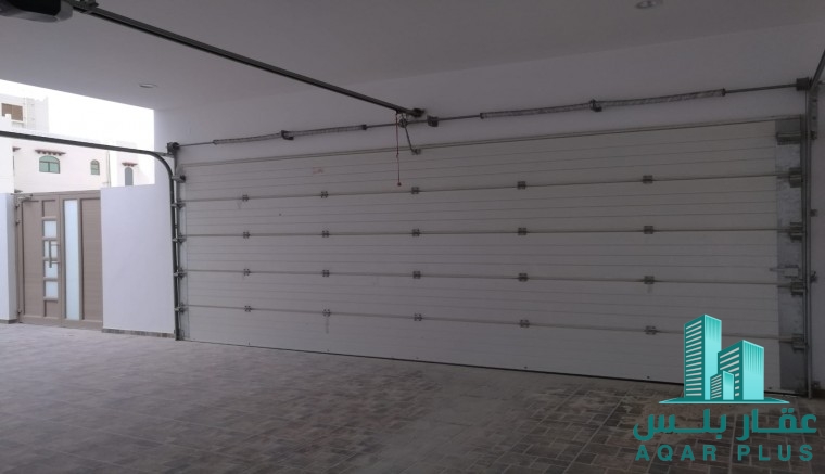 للبيع فيلا راقية في اللوزي 