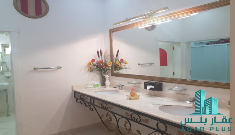 للبيع بناية استثمارية في الحد