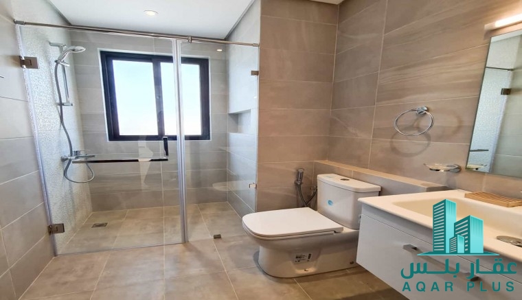 للإيجار شقة راقية في الجنبية 