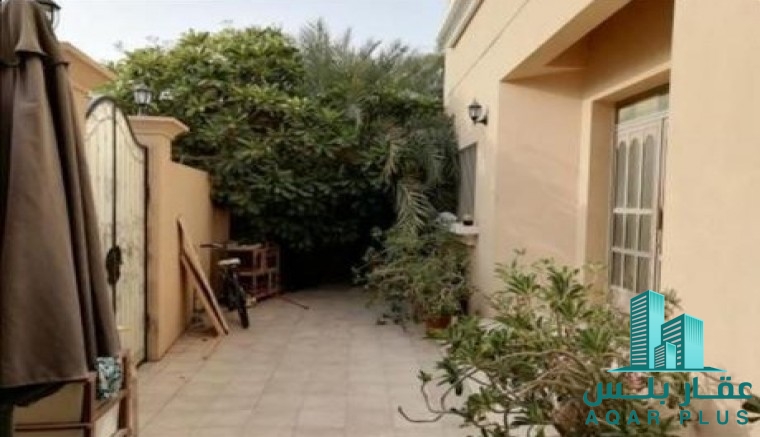 للبيع فيلا راقية في سار 